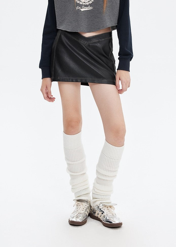 Mary V-shaped Low-rise Leather Skirt